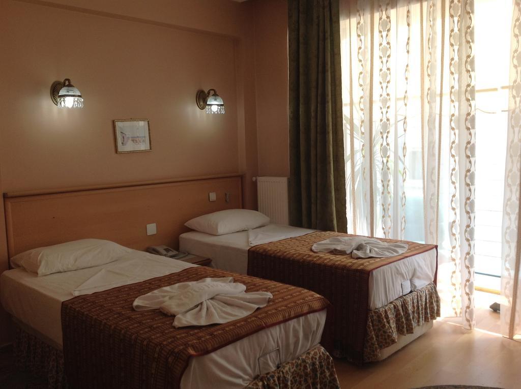 Yalta Hotel Istanboel Buitenkant foto